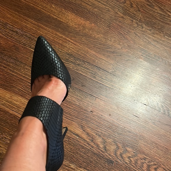 Jessica Simpson snake print black leather heels - Picture 2 of 3